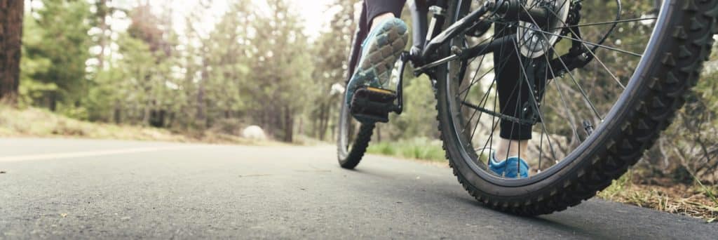 Fahrrad fahren in schöner Natur