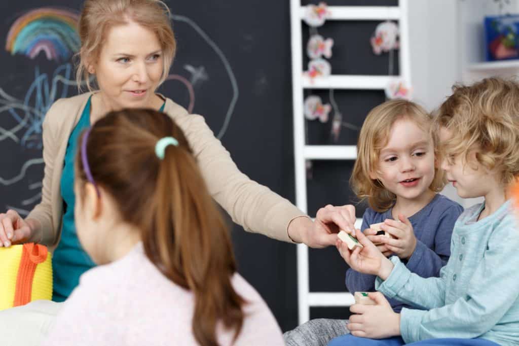 Kinder beim spielen